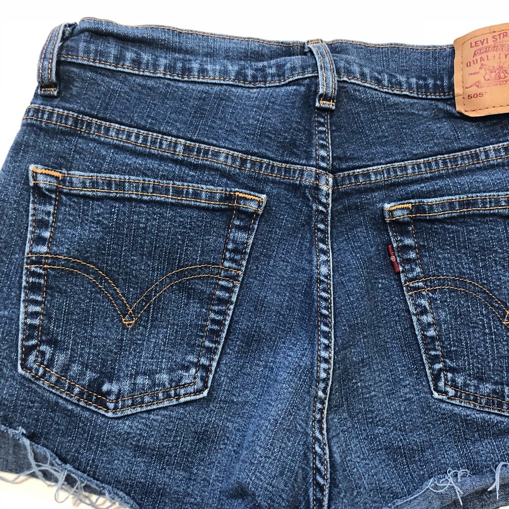 Vintage Levi 505 jean shorts - Picture 6 of 7